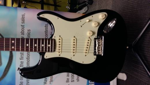 American Professional Stratocaster Rosewood Fingerboard - Black 2